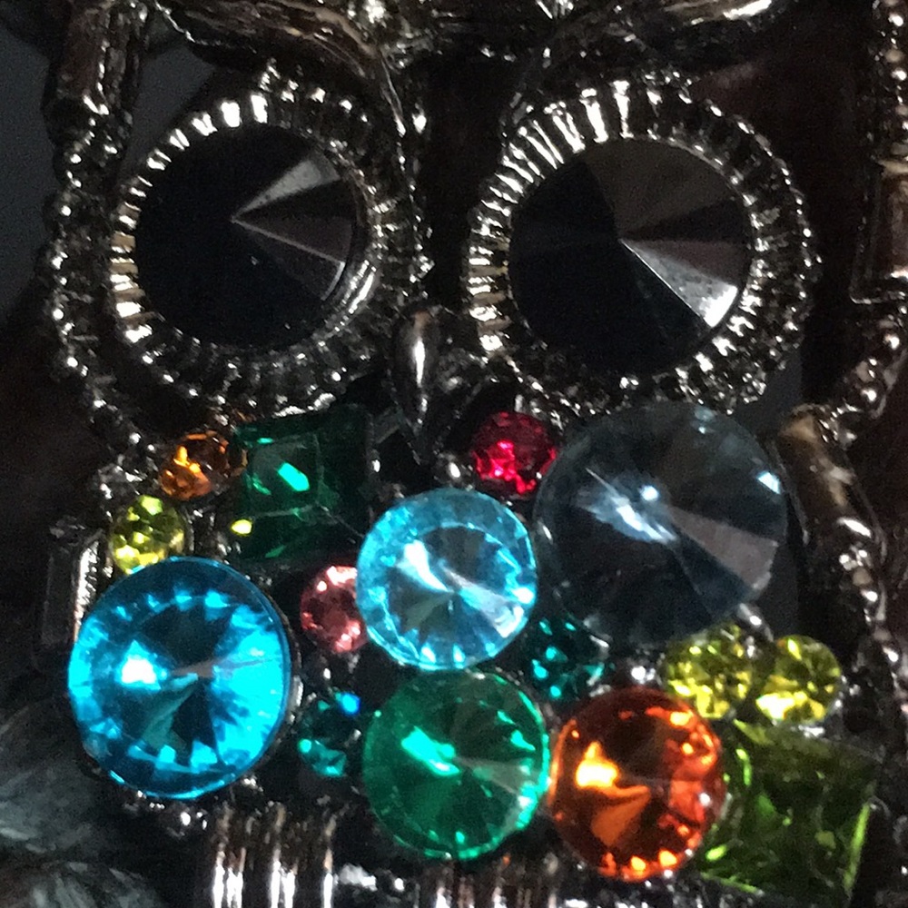 Gemstone Owl Brooch - Picture 9 of 16